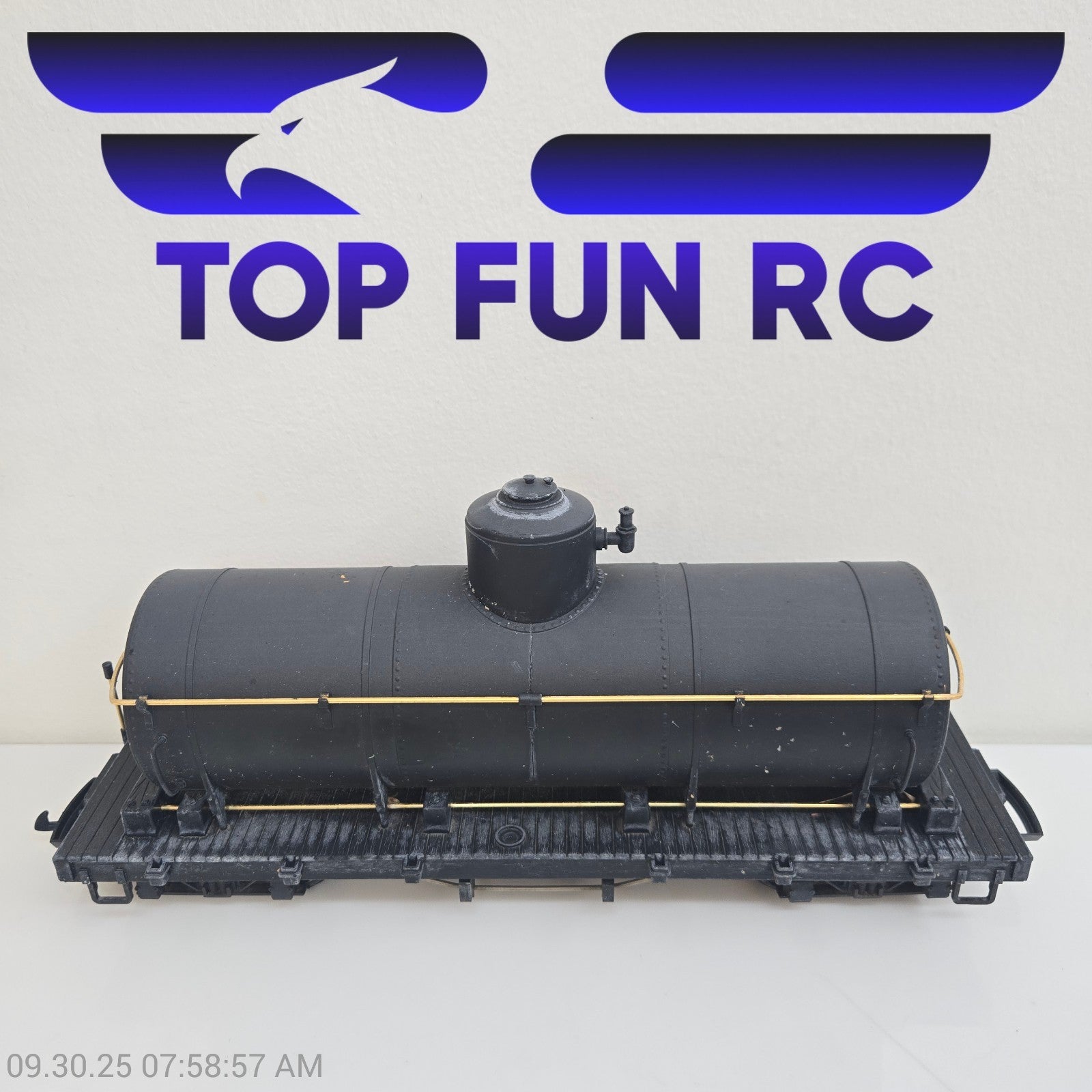 LGB G-Gauge 4080GR Tank Car, Black Single Dome Tank Car