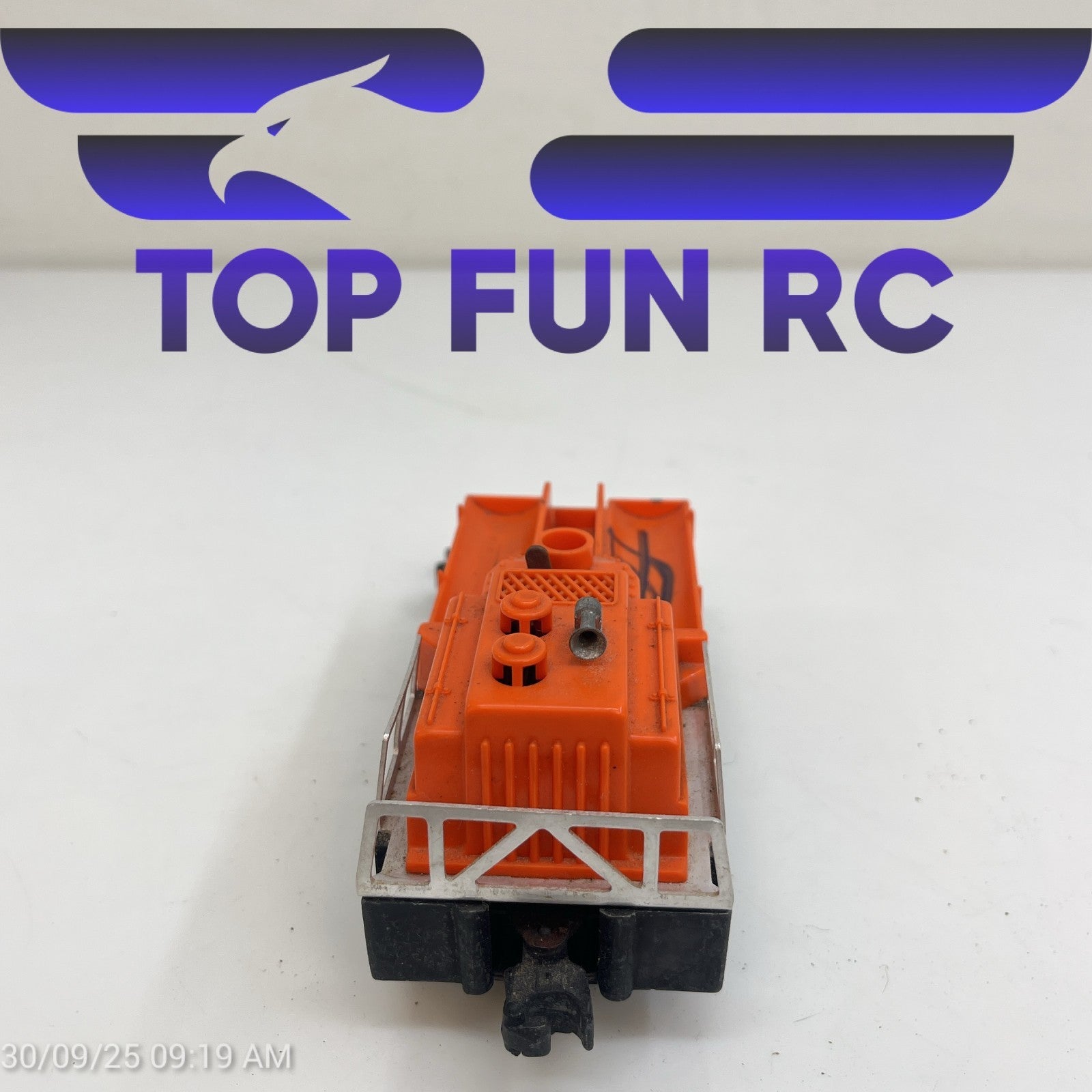 Lionel Lines O-Gauge 3927 Track Cleaning Car (Missing Cannisters)