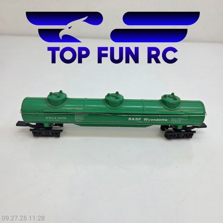 Bachmann Triple Dome 60ft Tank Wagon BASF Wyandotte HO Scale