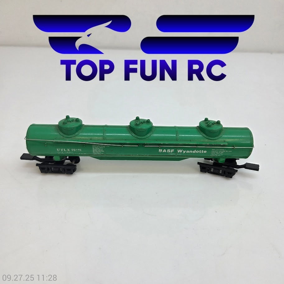 Bachmann Triple Dome 60ft Tank Wagon BASF Wyandotte HO Scale