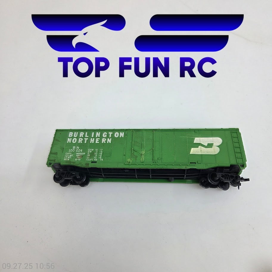 Tyco HO Scale Burlington Northern Green Box Car 100024 Freight Train