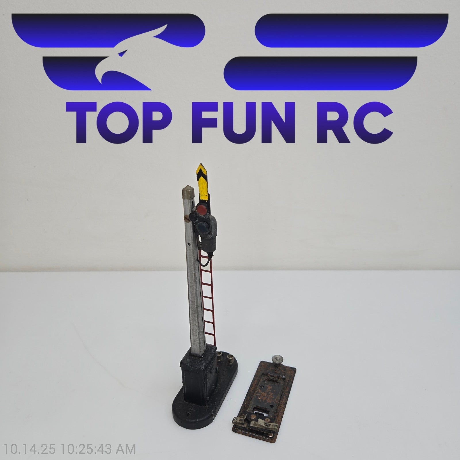 Lionel 151 Semaphore Signal w/ 153 Block Signal Accessory