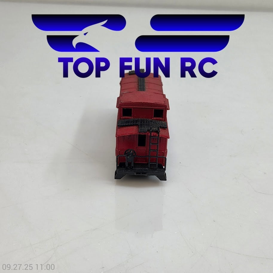 AHM 999014 HO Scale AT&SF Santa Fe Caboose Red & Yellow Train Car