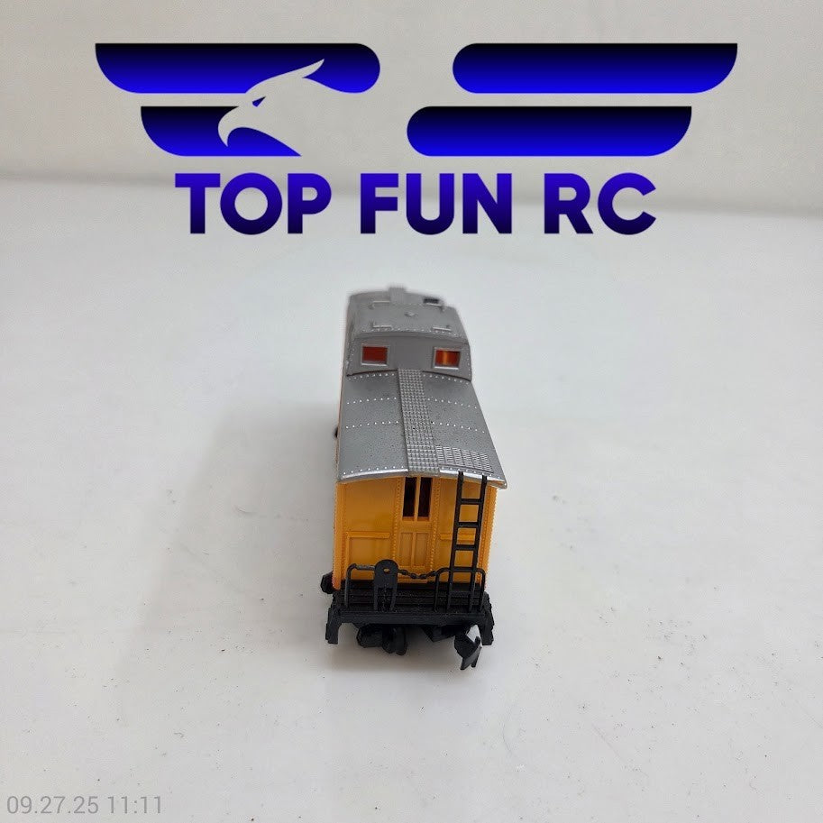 Bachmann HO Scale Chessie System B&O C-3745 Caboose