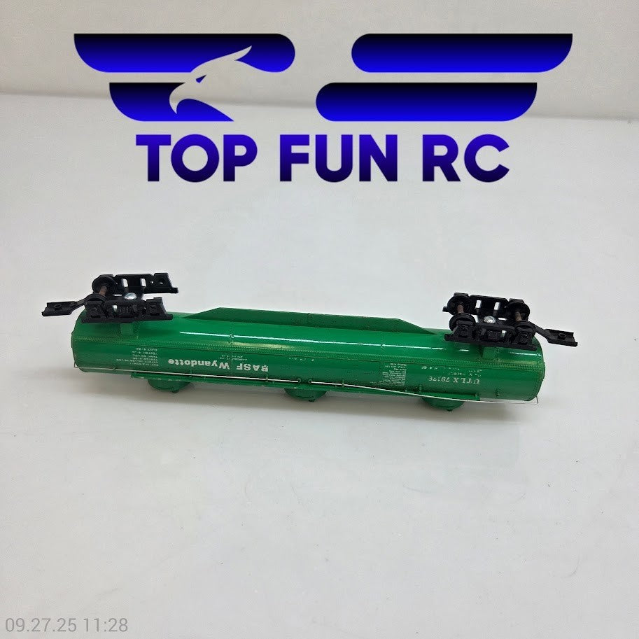 Bachmann Triple Dome 60ft Tank Wagon BASF Wyandotte HO Scale