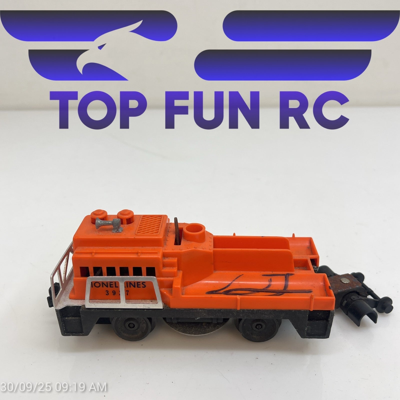 Lionel Lines O-Gauge 3927 Track Cleaning Car (Missing Cannisters)