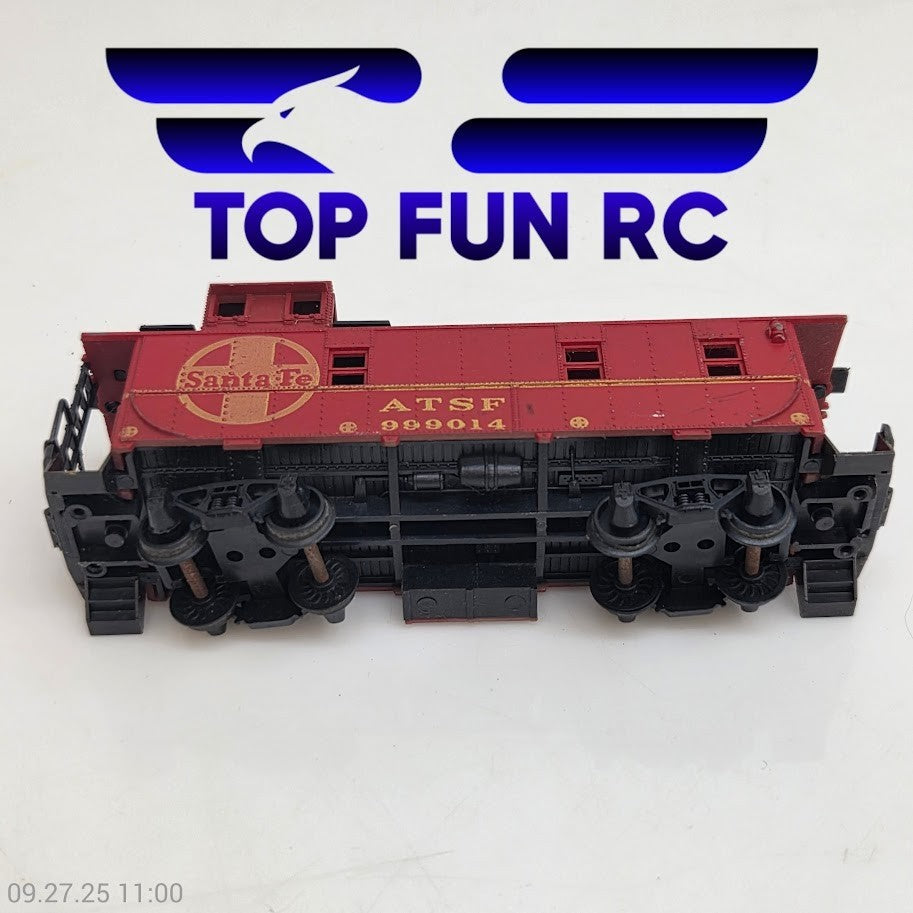 AHM 999014 HO Scale AT&SF Santa Fe Caboose Red & Yellow Train Car