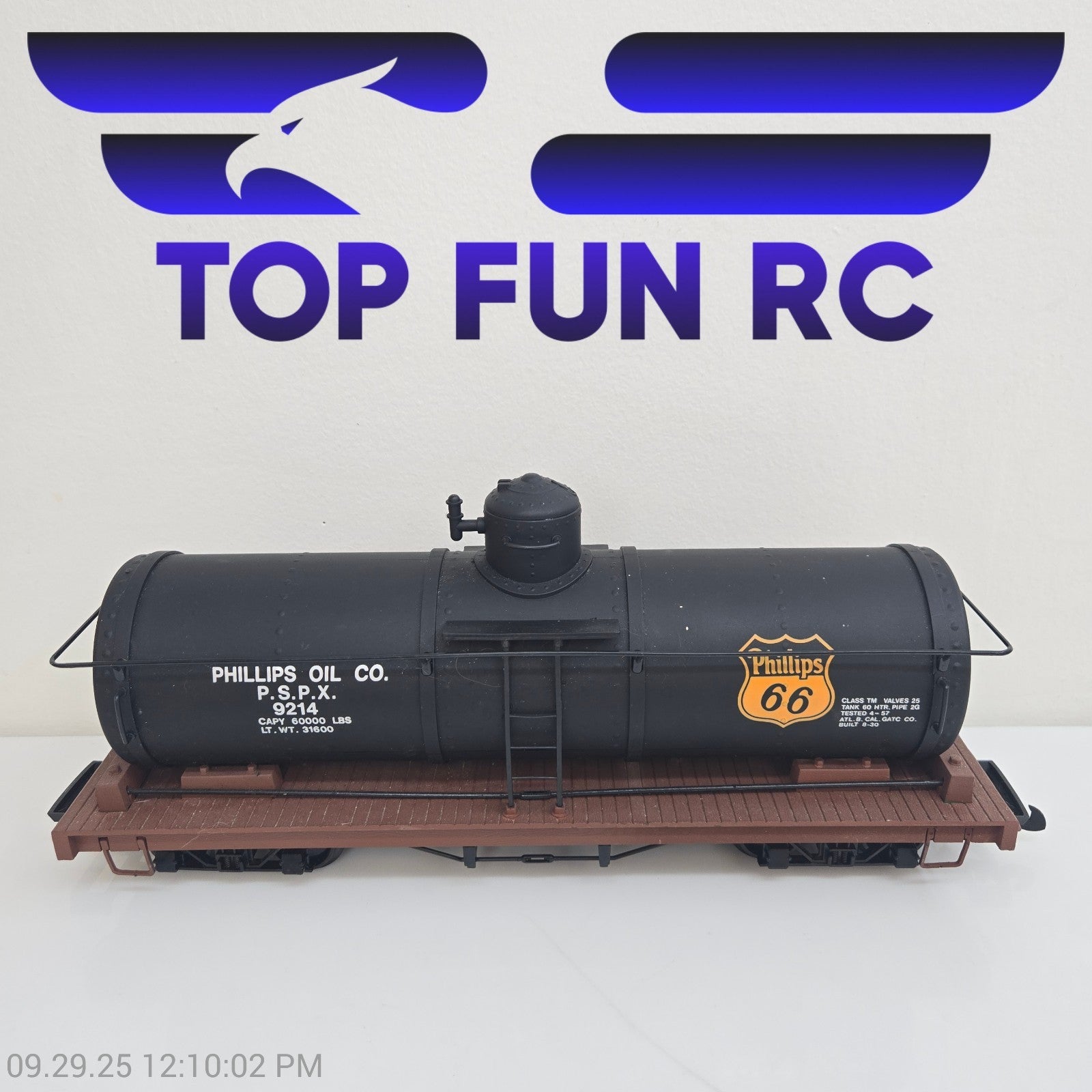 Bachmann HO Scale Phillips Oil Co. 66 Single Dome Tank Car PSPX 9214