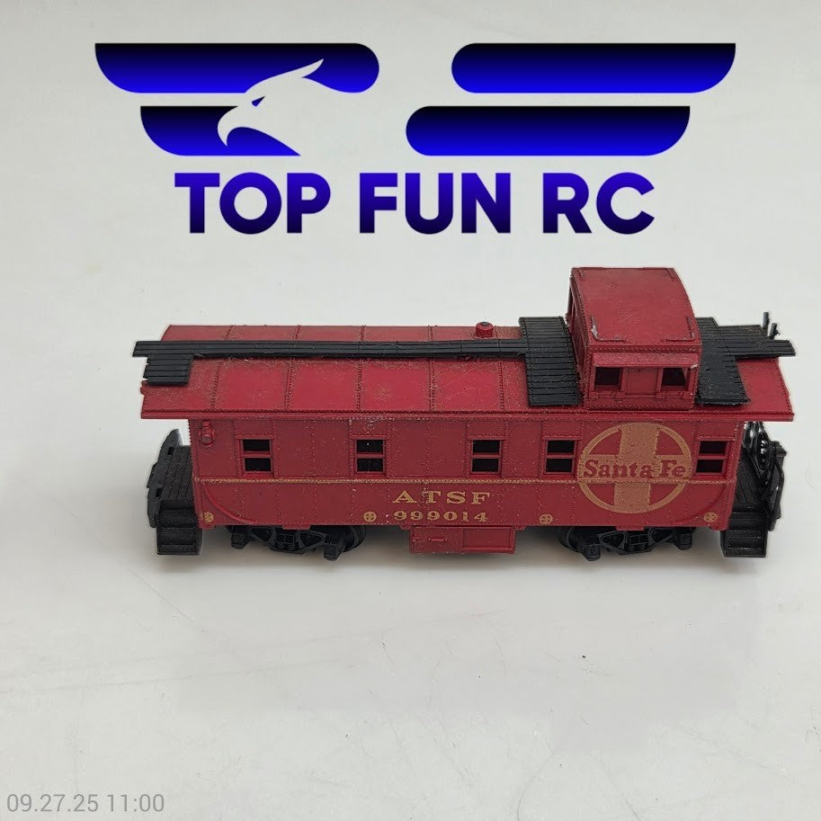 AHM 999014 HO Scale AT&SF Santa Fe Caboose Red & Yellow Train Car