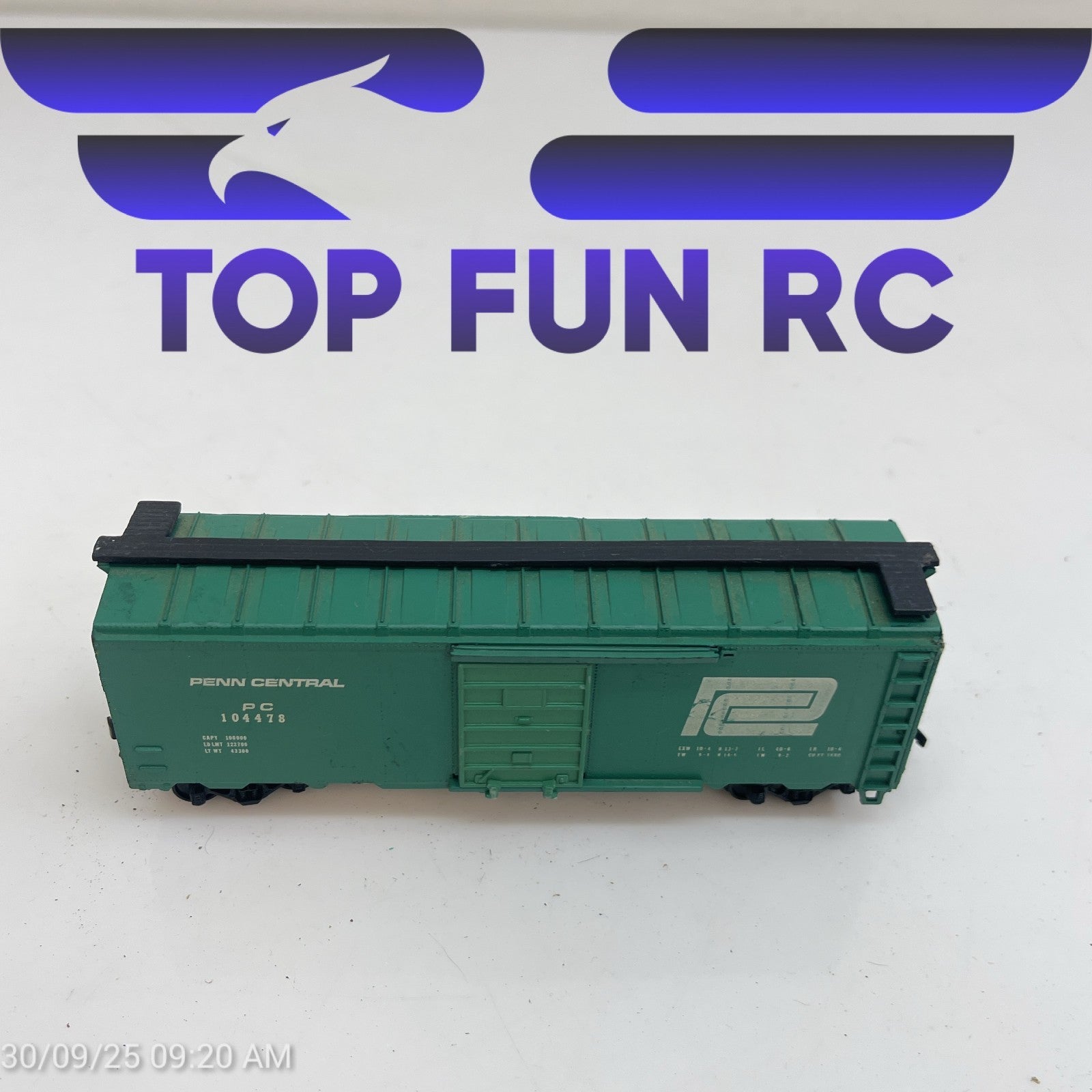 Roundhouse HO-Gauge 104478 Penn Central Box Car