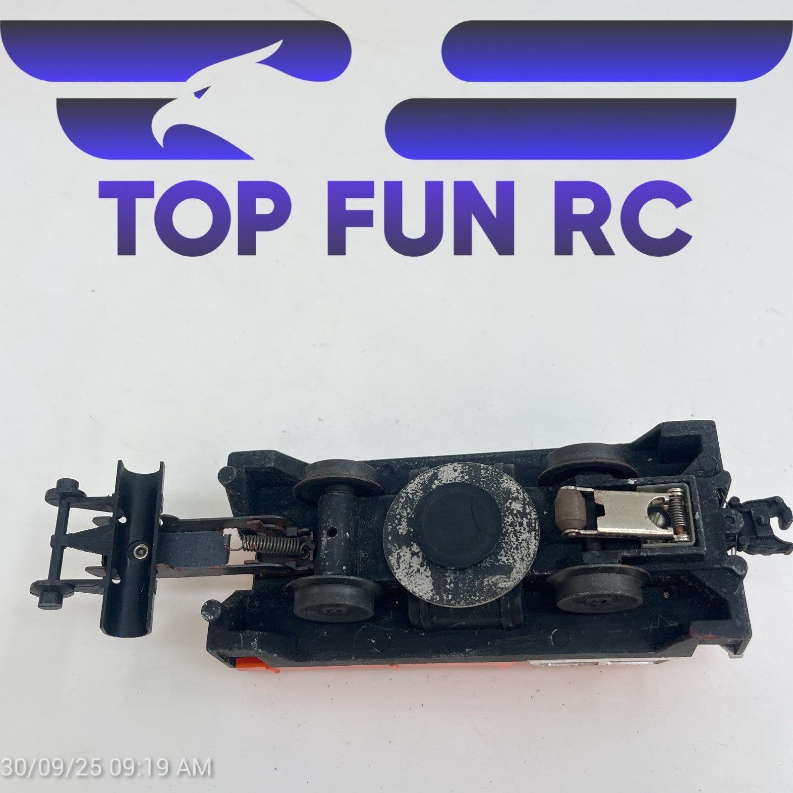 Lionel Lines O-Gauge 3927 Track Cleaning Car (Missing Cannisters)