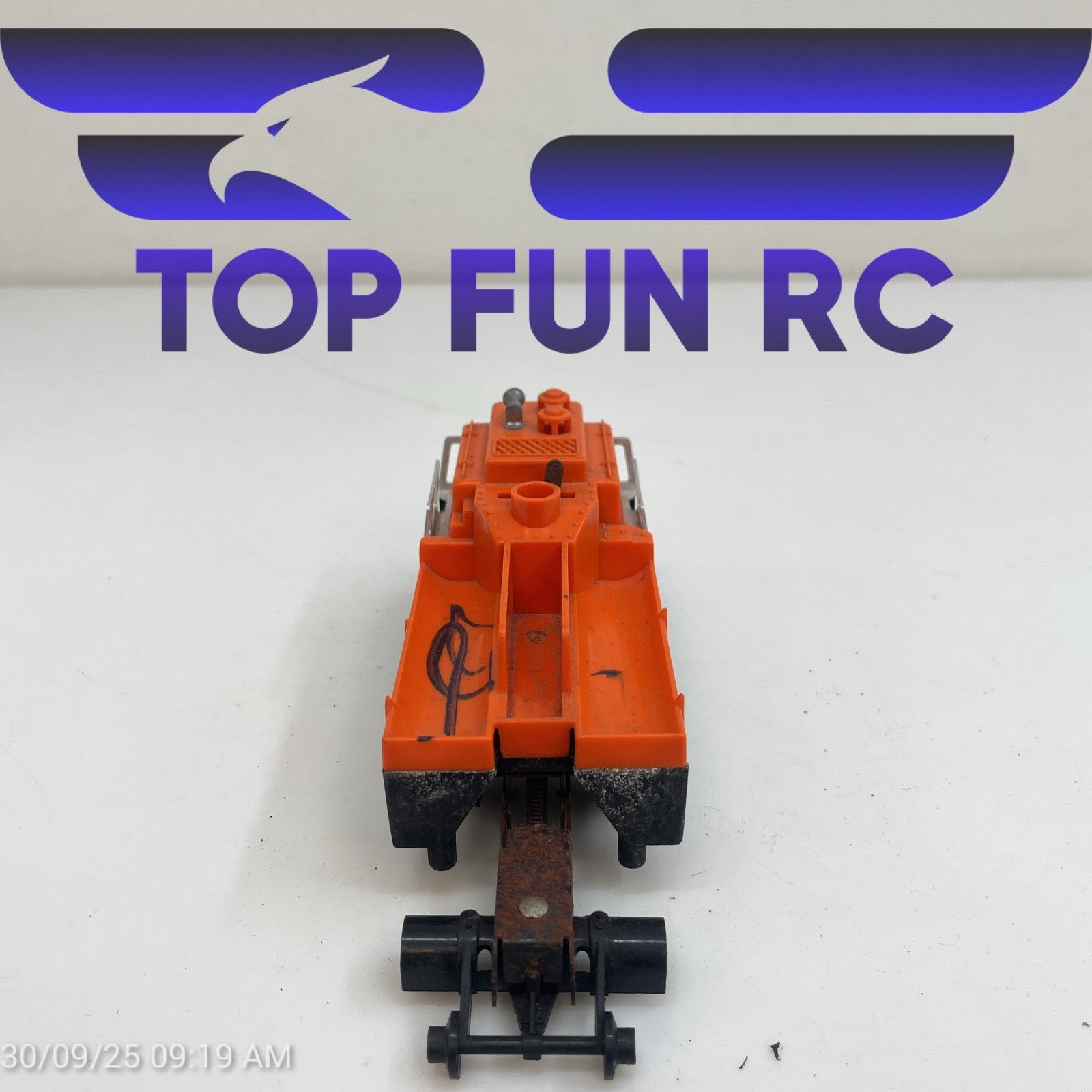 Lionel Lines O-Gauge 3927 Track Cleaning Car (Missing Cannisters)