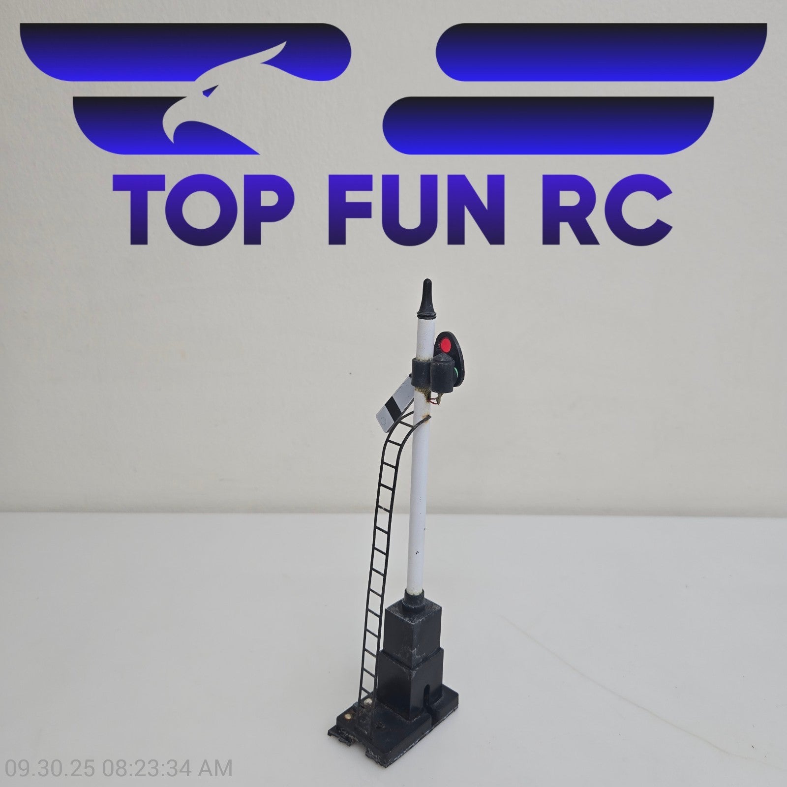 Silvine HO Scale Crossing Signal Model Railroad