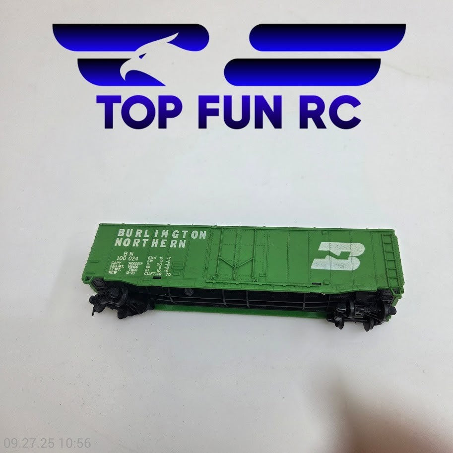 Tyco HO Scale Burlington Northern Green Box Car 100024 Freight Train