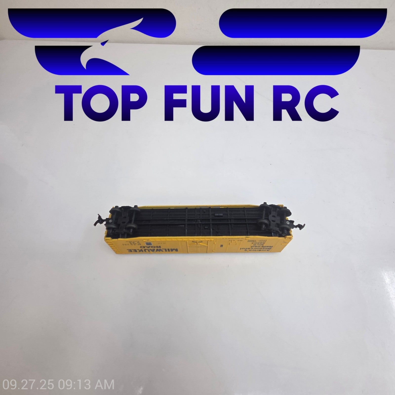 Bachmann 43-1010-68 HO Scale 51' Plug Door Boxcar Railbox Milwaukee Road