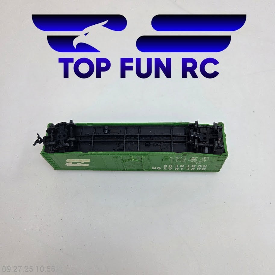 Tyco HO Scale Burlington Northern Green Box Car 100024 Freight Train