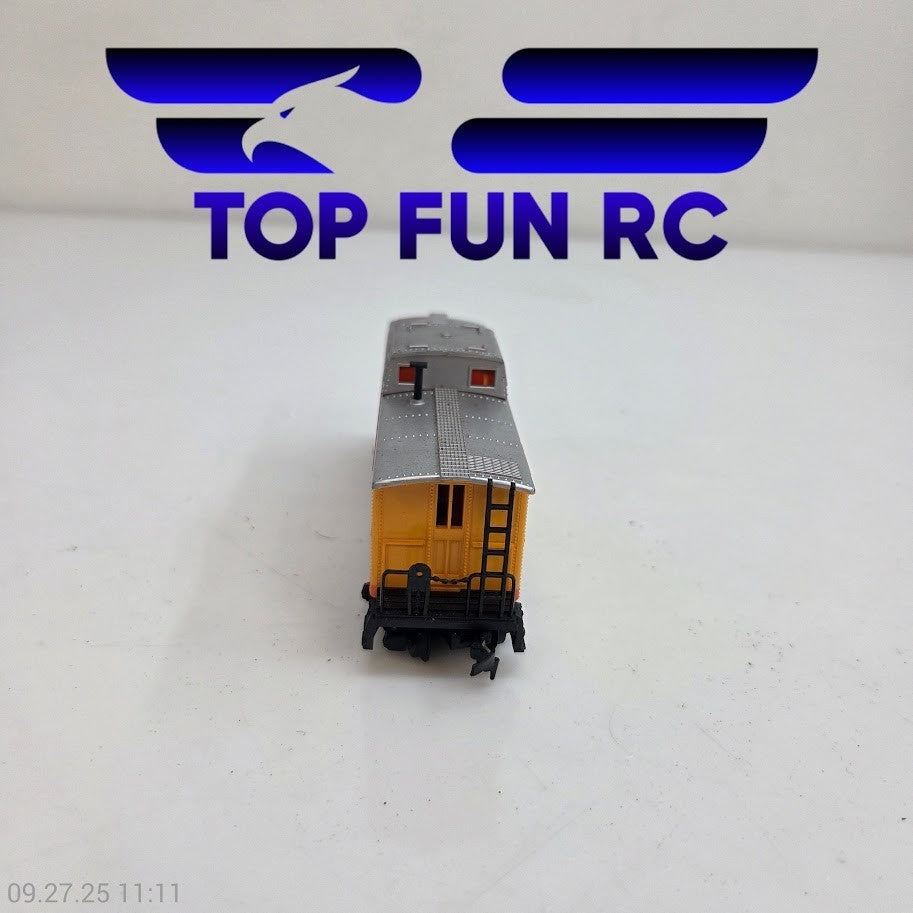 Bachmann HO Scale Chessie System B&O C-3745 Caboose