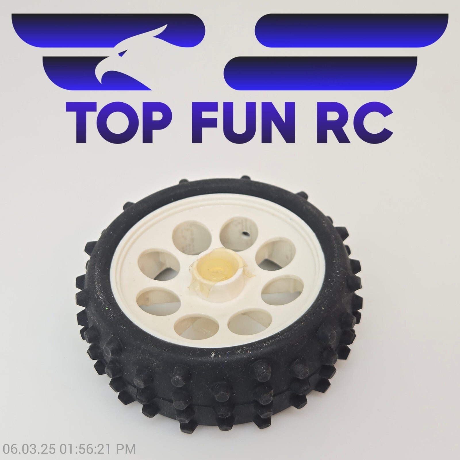 2.1" wheel with large pin tires with 5x11mm nylon bushings