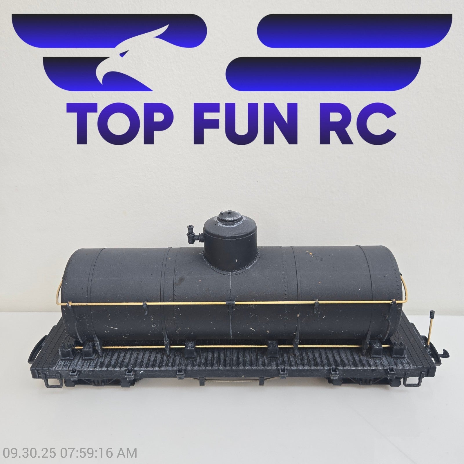 LGB G-Gauge 4080GR Tank Car, Black Single Dome Tank Car