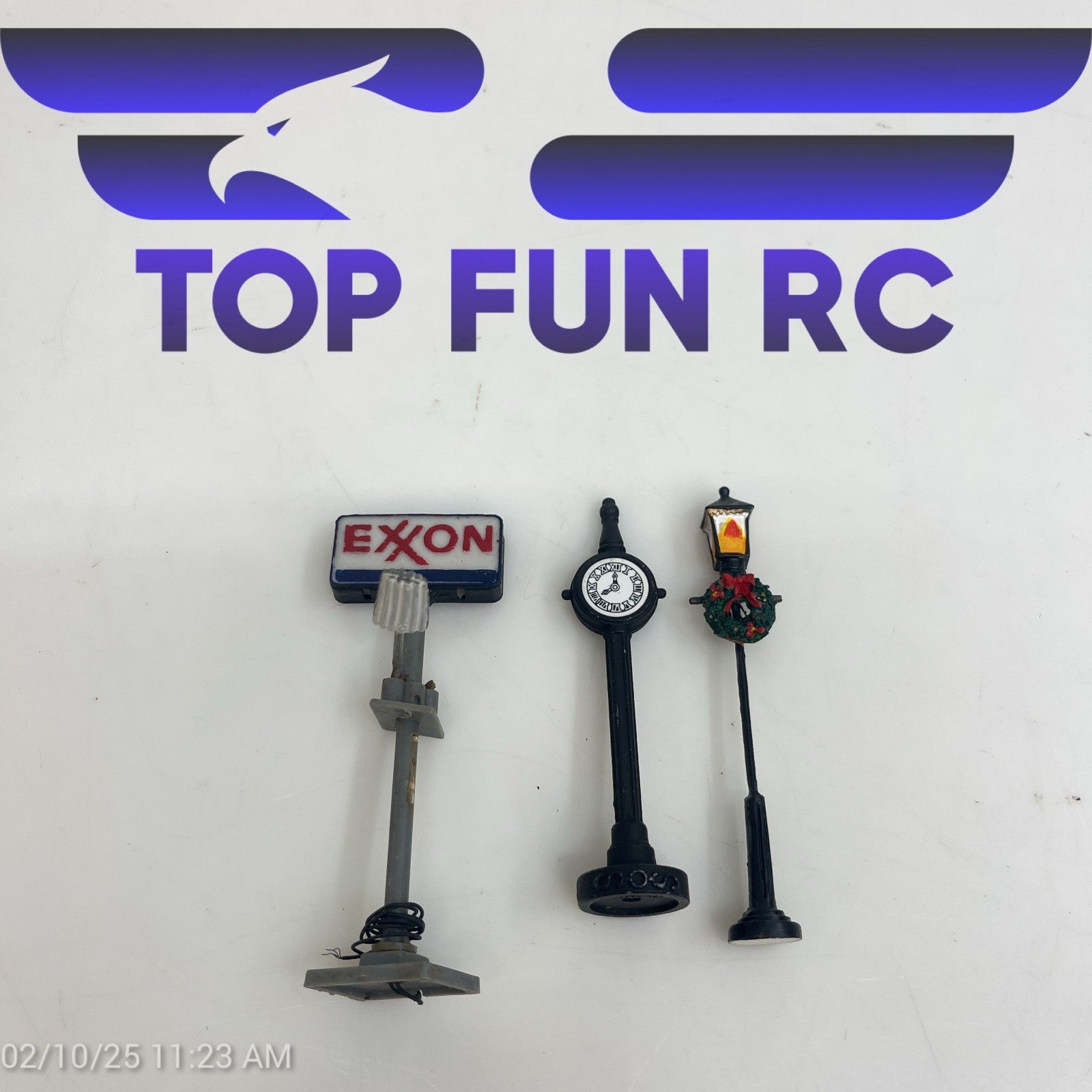 Life-Like HO-Gauge Exxon Sign & x2 Lights