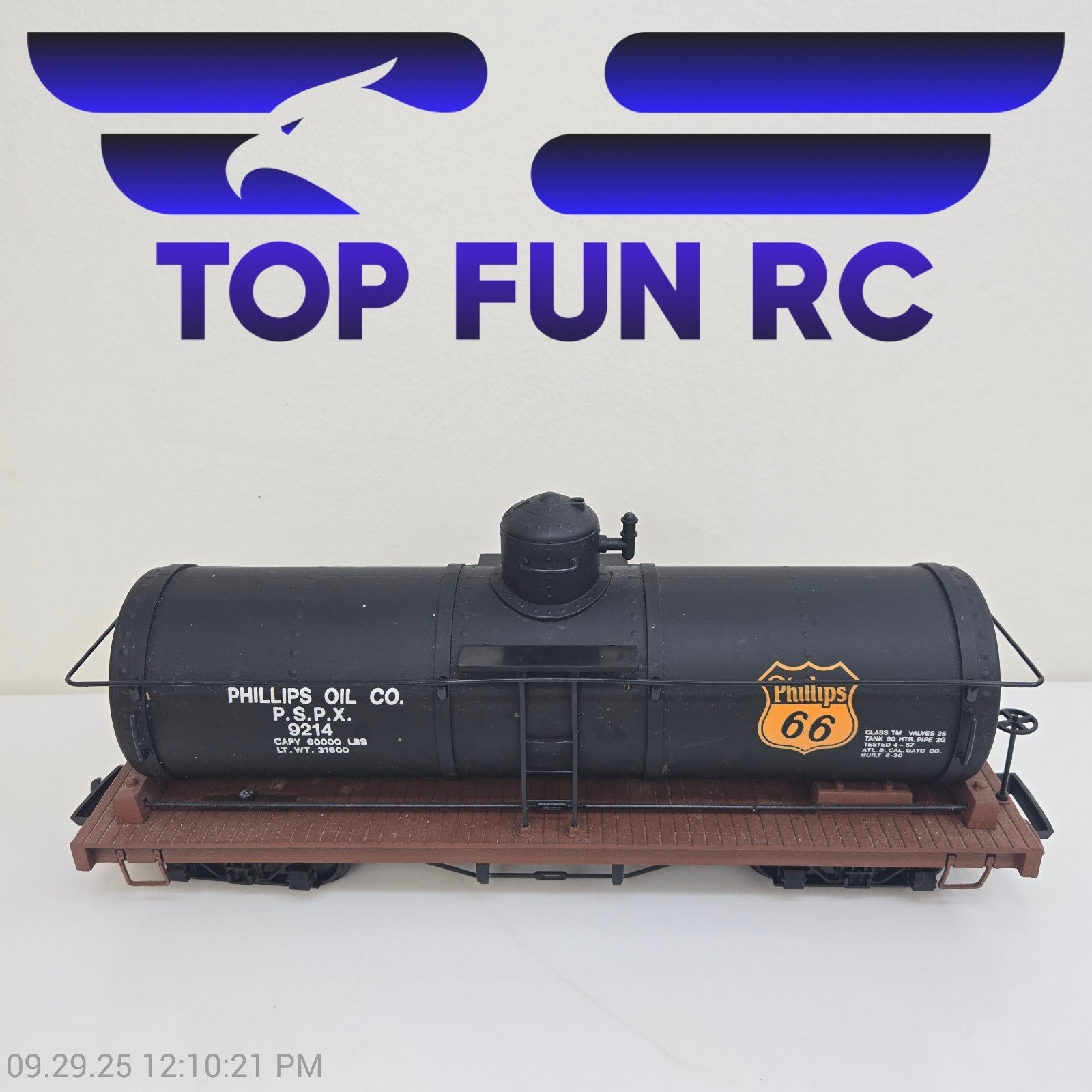 Bachmann HO Scale Phillips Oil Co. 66 Single Dome Tank Car PSPX 9214