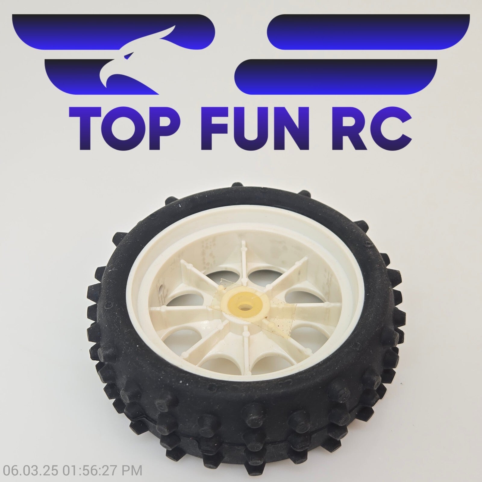 2.1" wheel with large pin tires with 5x11mm bushings